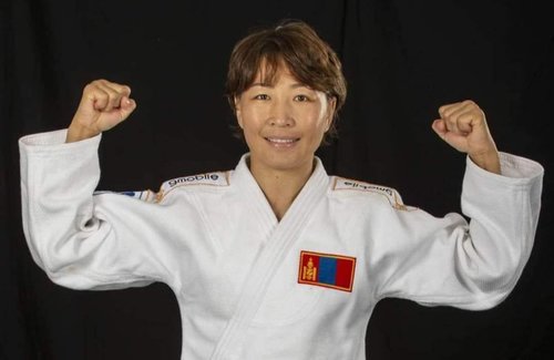 М.Уранцэцэг зодог тайлсан ч дэлхийн чансаанд гуравдугаарт жагсаж байна